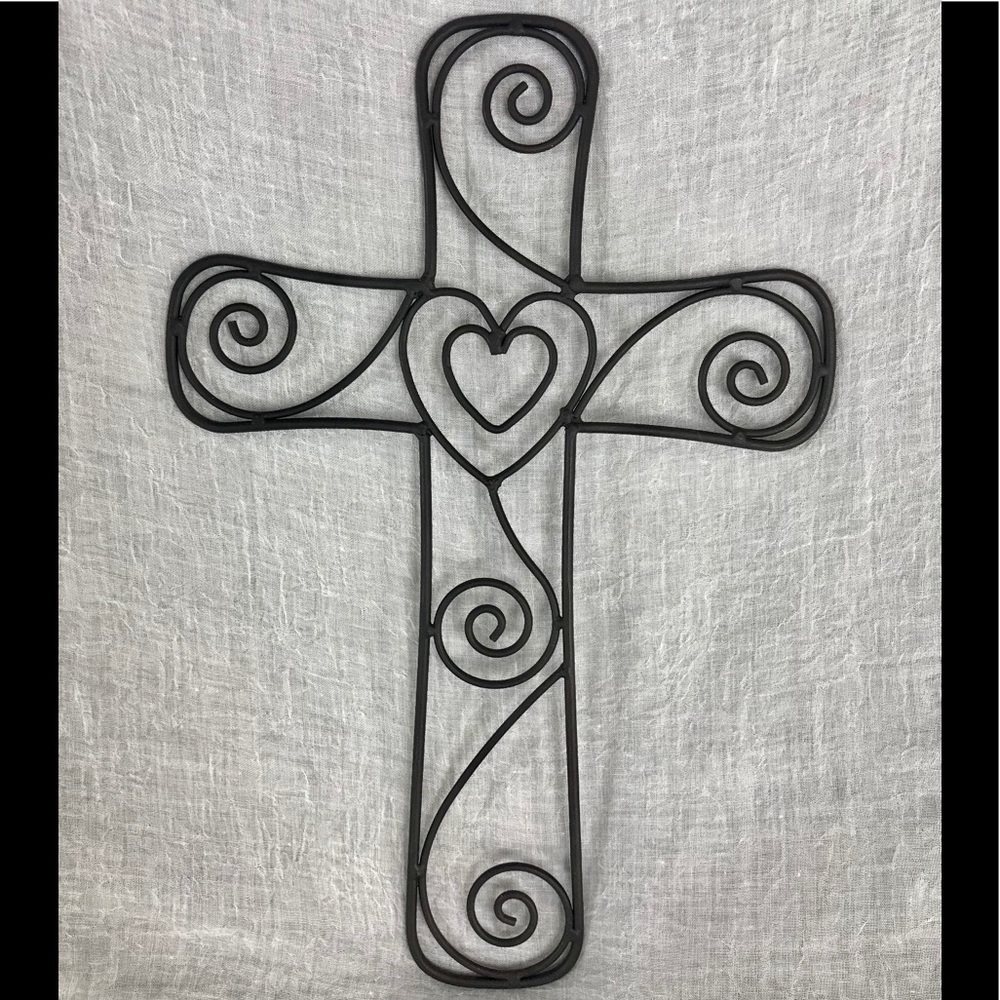 Metal Cross Wall Art with Heart in Center